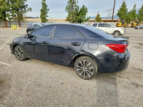5YFBURHE2HP605298 2017 TOYOTA COROLLA - Image 2