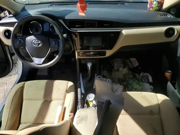 5YFBURHE2HP605558 2017 TOYOTA COROLLA - Image 8