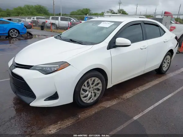 5YFBURHE2HP607181 2017 TOYOTA COROLLA - Image 2