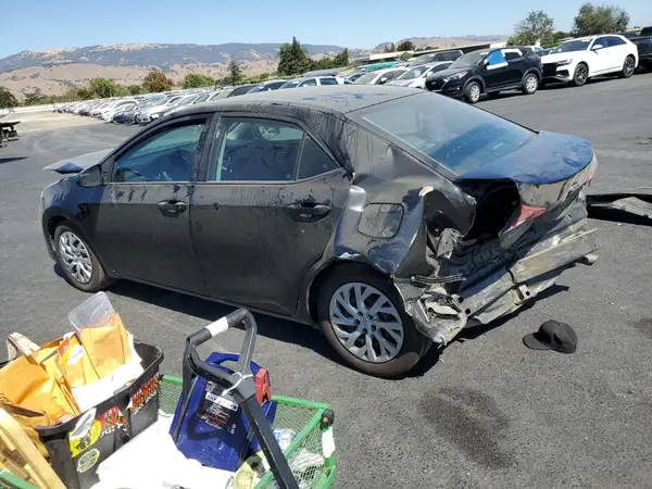 5YFBURHE2HP608444 2017 TOYOTA COROLLA - Image 2