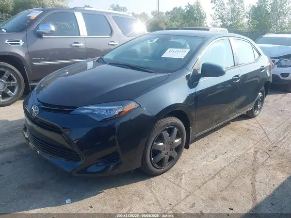 5YFBURHE2HP609433 2017 TOYOTA COROLLA - Image 2