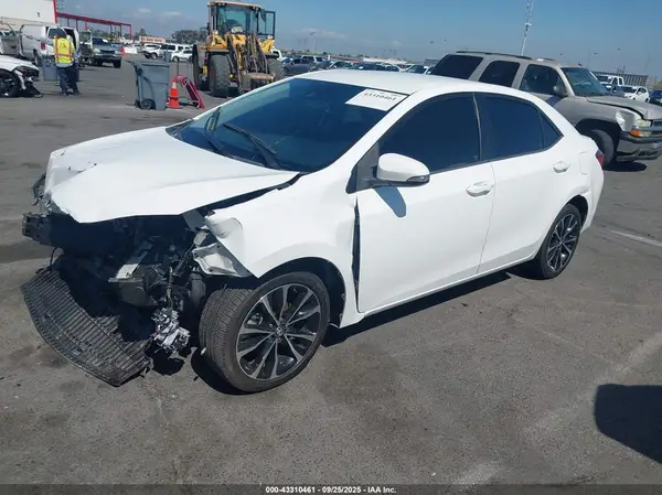 5YFBURHE2HP610081 2017 TOYOTA COROLLA - Image 2