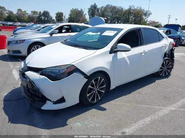 5YFBURHE2HP613465 2017 TOYOTA COROLLA - Image 2