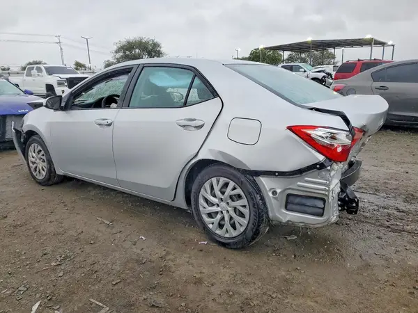 5YFBURHE2HP613904 2017 TOYOTA COROLLA - Image 2