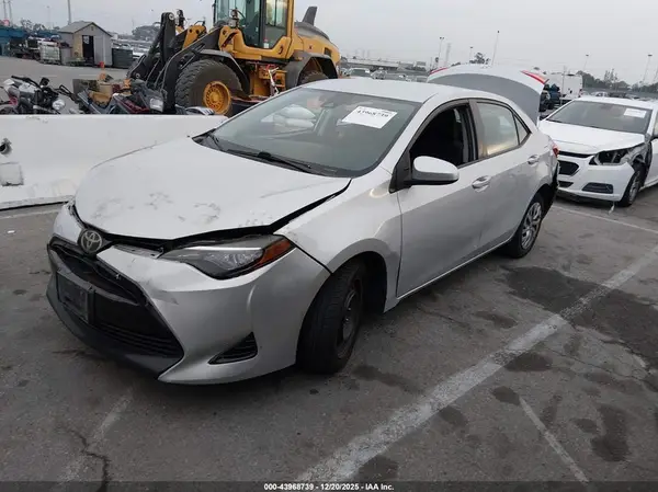 5YFBURHE2HP615586 2017 TOYOTA COROLLA - Image 2
