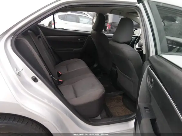 5YFBURHE2HP615586 2017 TOYOTA COROLLA - Image 8