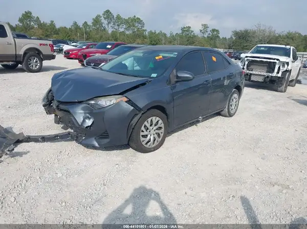 5YFBURHE2HP622747 2017 TOYOTA COROLLA - Image 2