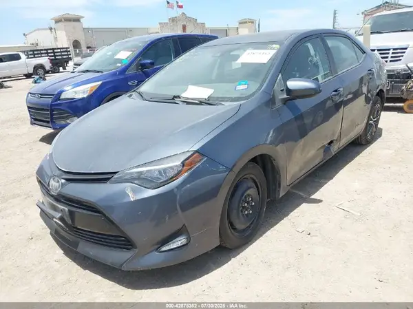 5YFBURHE2HP623235 2017 TOYOTA COROLLA - Image 2