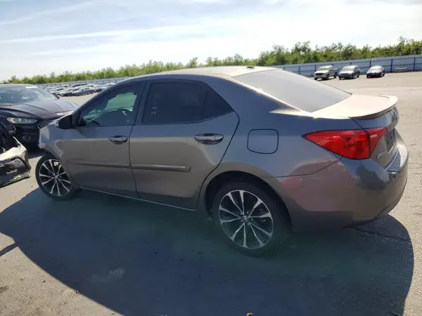 5YFBURHE2HP624661 2017 TOYOTA COROLLA - Image 2