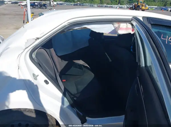 5YFBURHE2HP625647 2017 TOYOTA COROLLA - Image 8