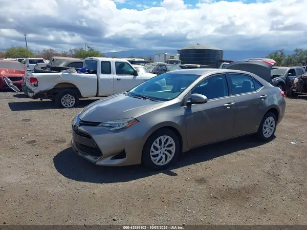 5YFBURHE2HP625938 2017 TOYOTA COROLLA - Image 2