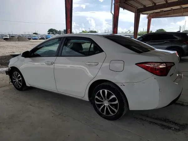 5YFBURHE2HP628824 2017 TOYOTA COROLLA - Image 2
