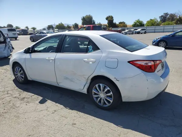 5YFBURHE2HP630637 2017 TOYOTA COROLLA - Image 2
