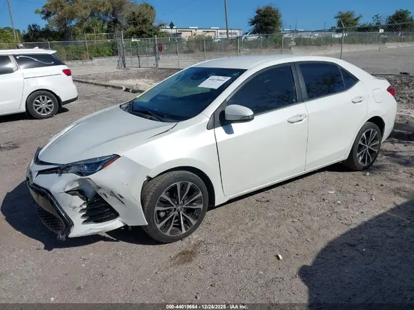 5YFBURHE2HP631626 2017 TOYOTA COROLLA - Image 2