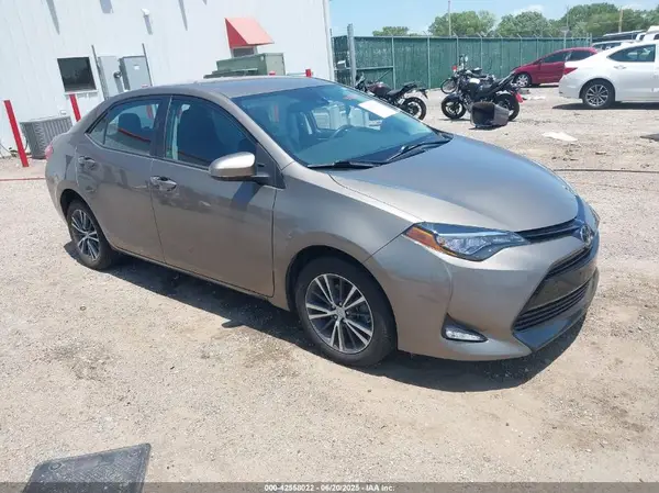 5YFBURHE2HP632078 2017 TOYOTA COROLLA - Image 1