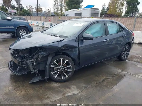 5YFBURHE2HP633554 2017 TOYOTA COROLLA - Image 2