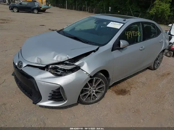 5YFBURHE2HP635952 2017 TOYOTA COROLLA - Image 2