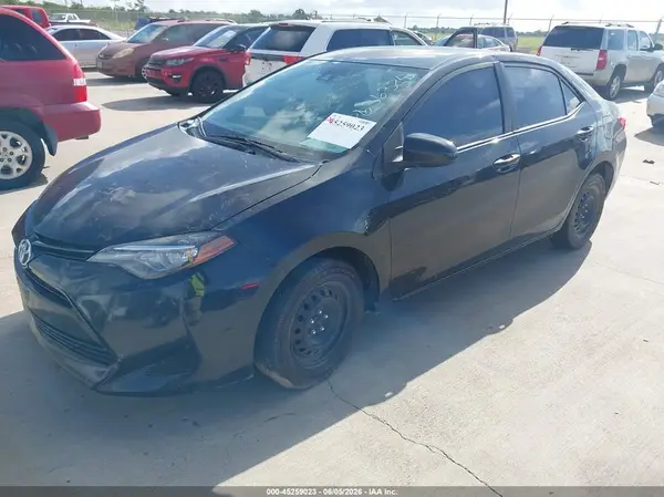 5YFBURHE2HP636325 2017 TOYOTA COROLLA - Image 2