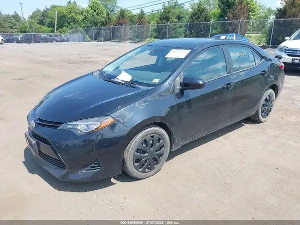 5YFBURHE2HP637796 2017 TOYOTA COROLLA - Image 2