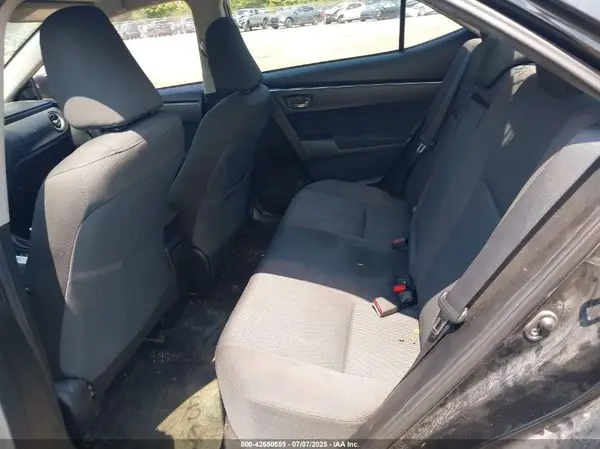5YFBURHE2HP637796 2017 TOYOTA COROLLA - Image 8