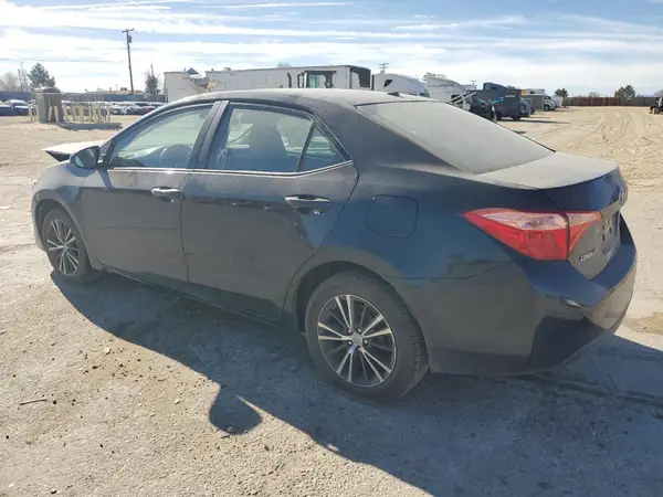 5YFBURHE2HP639838 2017 TOYOTA COROLLA - Image 2