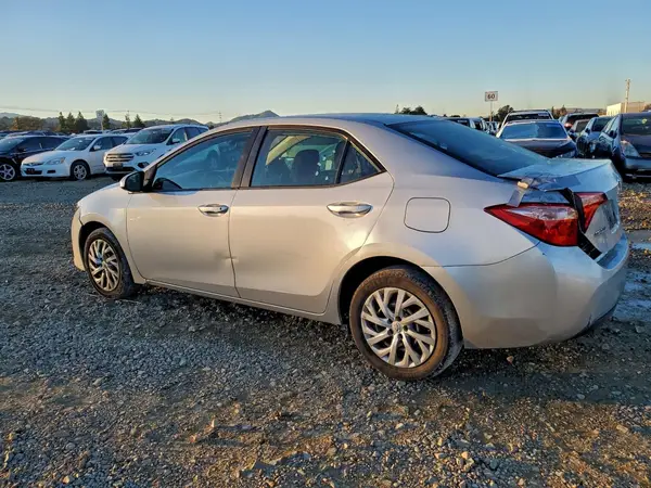 5YFBURHE2HP640102 2017 TOYOTA COROLLA - Image 2