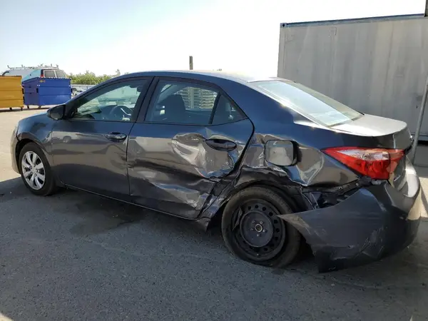 5YFBURHE2HP640214 2017 TOYOTA COROLLA - Image 2