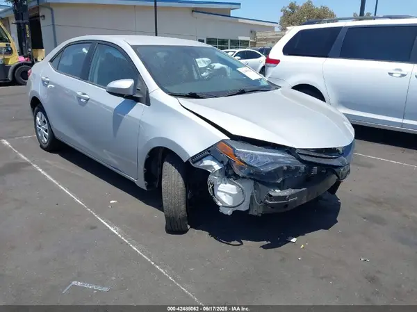 5YFBURHE2HP641086 2017 TOYOTA COROLLA - Image 1