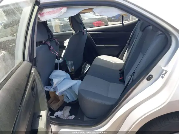 5YFBURHE2HP641086 2017 TOYOTA COROLLA - Image 8