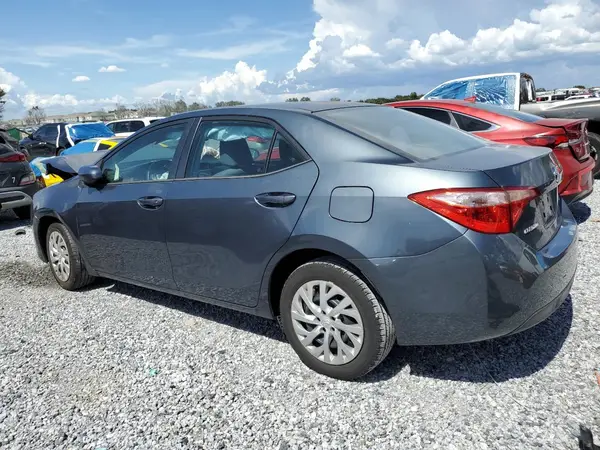 5YFBURHE2HP642142 2017 TOYOTA COROLLA - Image 2