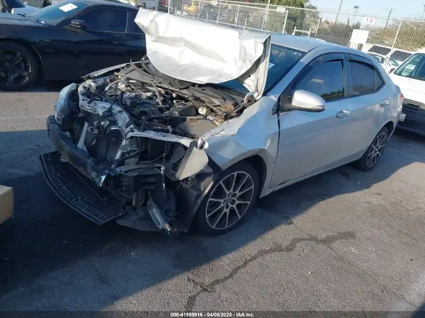 5YFBURHE2HP643856 2017 TOYOTA COROLLA - Image 2