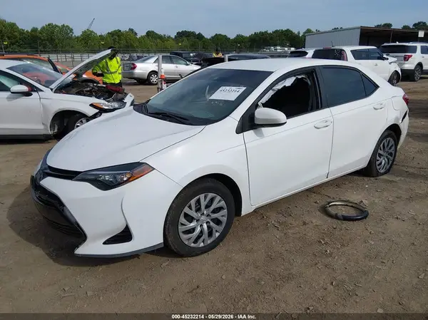 5YFBURHE2HP648524 2017 TOYOTA COROLLA - Image 2