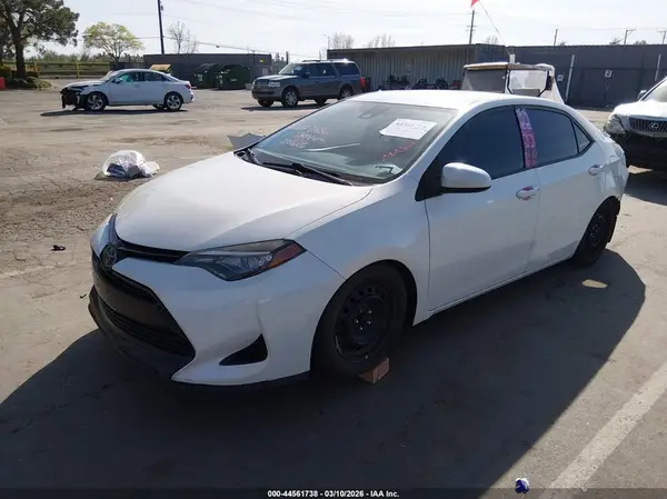 5YFBURHE2HP651441 2017 TOYOTA COROLLA - Image 2