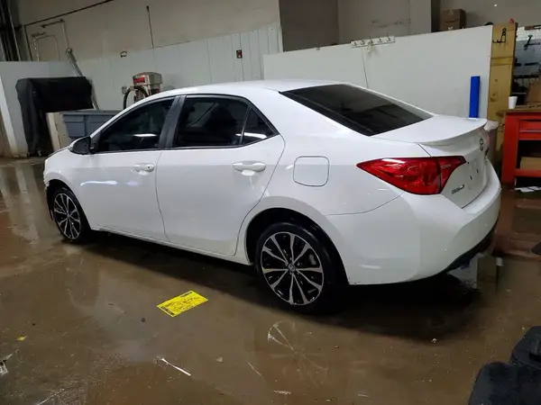 5YFBURHE2HP653609 2017 TOYOTA COROLLA - Image 2