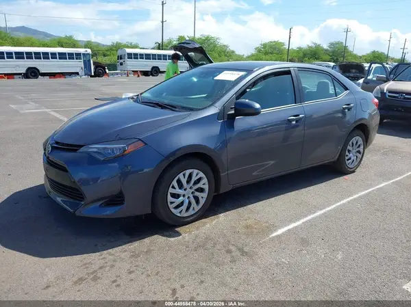 5YFBURHE2HP657157 2017 TOYOTA COROLLA - Image 2