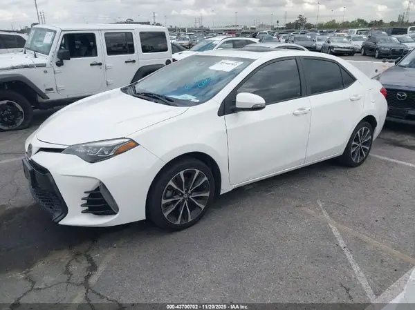 5YFBURHE2HP658261 2017 TOYOTA COROLLA - Image 2