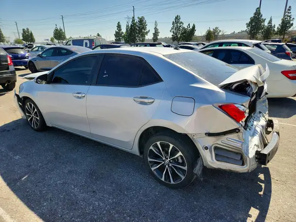 5YFBURHE2HP660916 2017 TOYOTA COROLLA - Image 2
