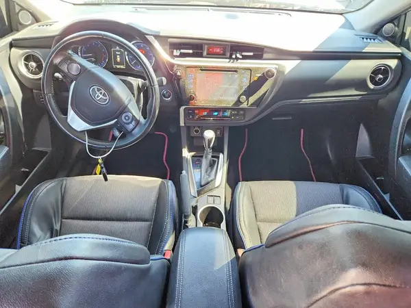 5YFBURHE2HP660916 2017 TOYOTA COROLLA - Image 8