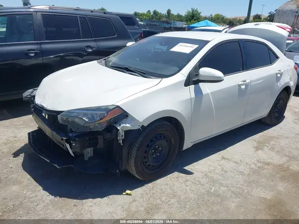 5YFBURHE2HP661483 2017 TOYOTA COROLLA - Image 2