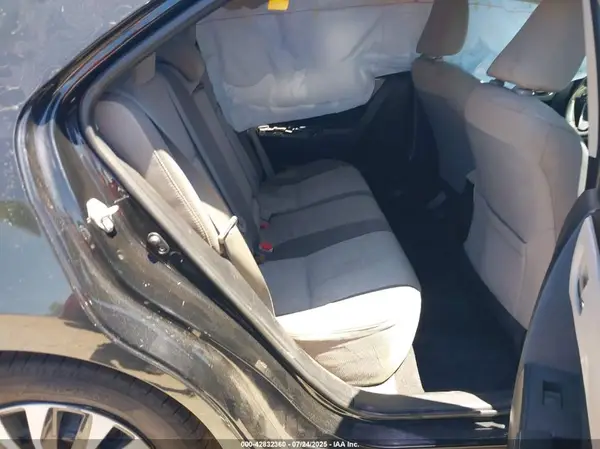 5YFBURHE2HP662035 2017 TOYOTA COROLLA - Image 8