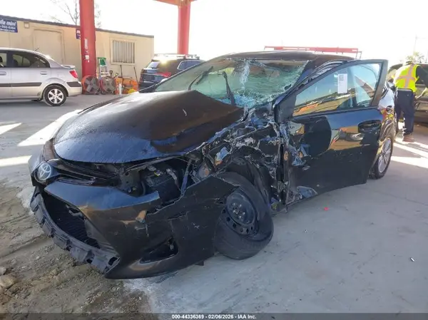 5YFBURHE2HP662259 2017 TOYOTA COROLLA - Image 2