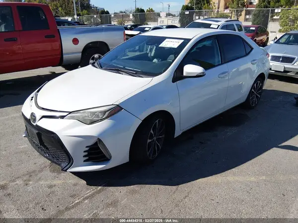 5YFBURHE2HP662634 2017 TOYOTA COROLLA - Image 2