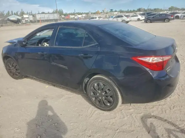 5YFBURHE2HP662973 2017 TOYOTA COROLLA - Image 2