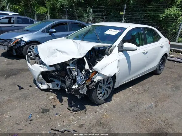 5YFBURHE2HP665033 2017 TOYOTA COROLLA - Image 2