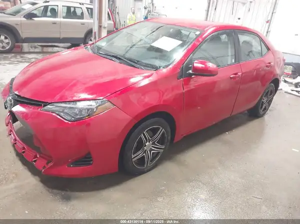 5YFBURHE2HP668708 2017 TOYOTA COROLLA - Image 2