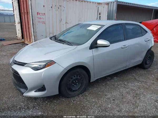 5YFBURHE2HP669468 2017 TOYOTA COROLLA - Image 2