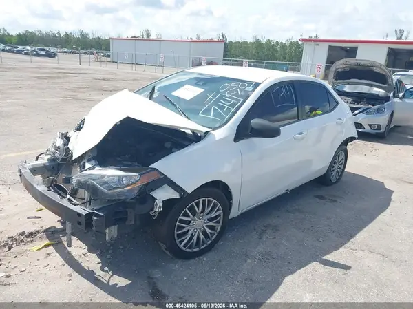 5YFBURHE2HP670507 2017 TOYOTA COROLLA - Image 2