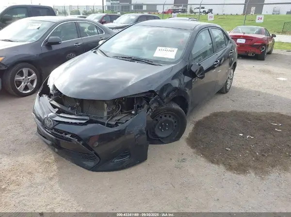 5YFBURHE2HP671866 2017 TOYOTA COROLLA - Image 2