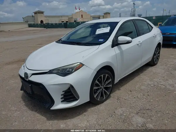 5YFBURHE2HP672063 2017 TOYOTA COROLLA - Image 2