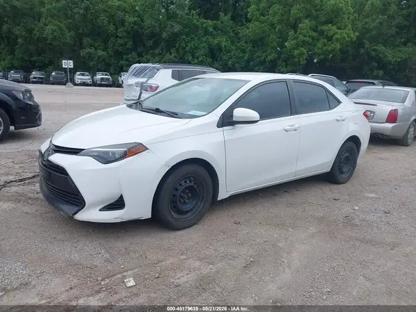 5YFBURHE2HP672578 2017 TOYOTA COROLLA - Image 2